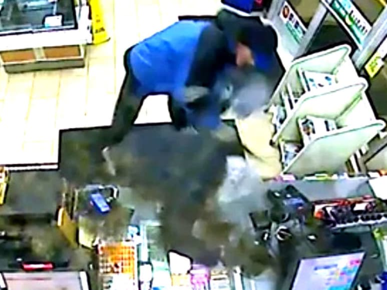 El hombre actuó con certeza y detuvo al ladrón.