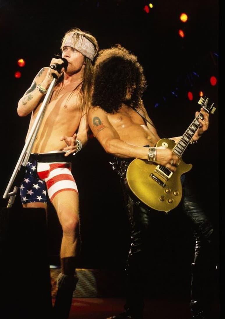Axl Rose y Slash no están juntos en un escenario desde 1993. (TWITTER)