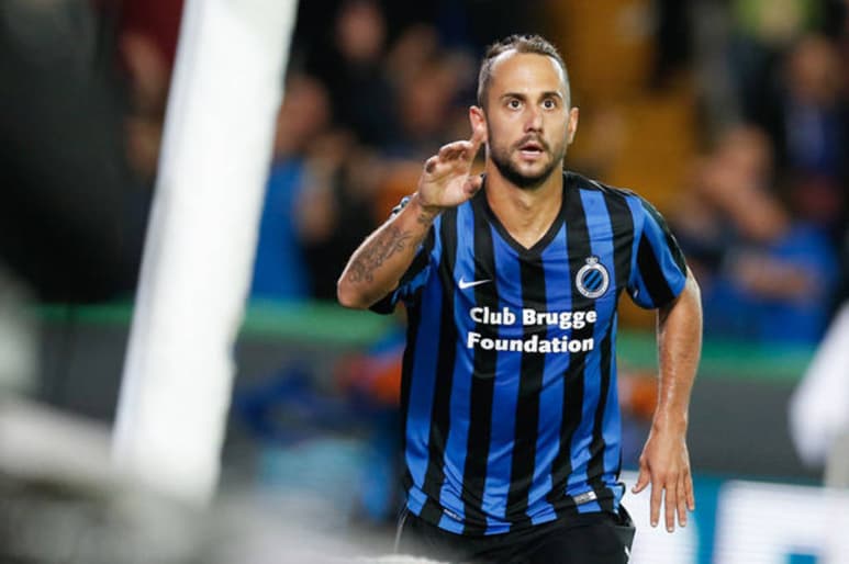 El jugador español llega hoy a México para reportar con el Cruz Azul. Víctor Vázquez llega para reforzar a los Cementeros