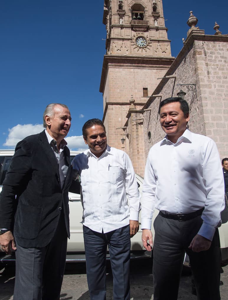 Preparan. Osorio Chong recibió a Alberto Gasbarri (Izq.)