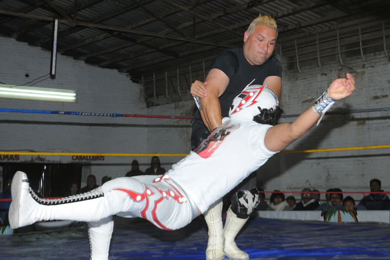 Un espectáculo garantizado será la función de lucha libre que se realizará en la Alameda. (Archivo)