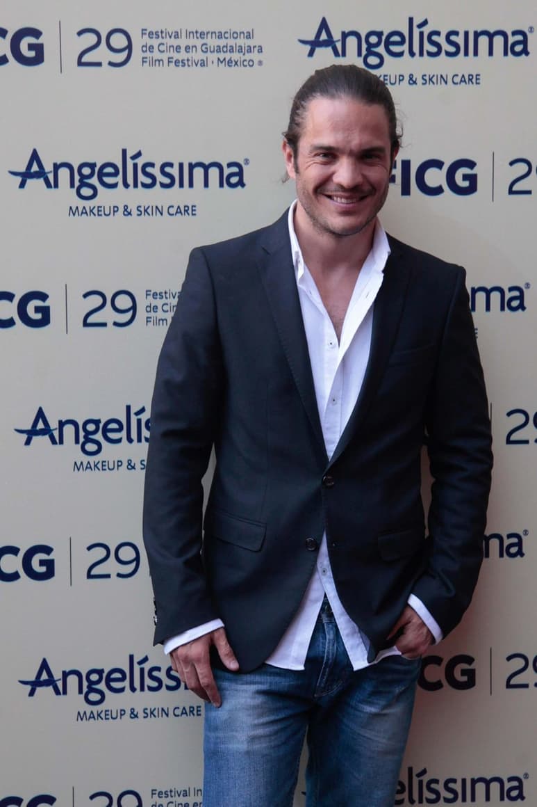 El actor mexicano Kuno Becker, reconocido por su actuación en la trilogía de las películas Goool! y en los melodramas Soñadoras y Mujeres engañadas, celebra este jueves su cumpleaños 38 a la espera del estreno de la cinta 108 costuras, dirigida por Fernando Kalife. (ARCHIVO)