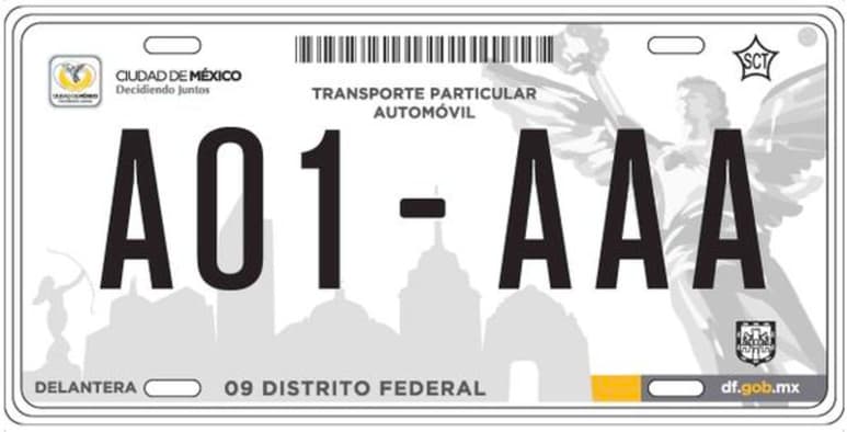 Miguel Ángel Mancera, jefe de gobierno capitalino, ya mencionó que todas las placas que están rotuladas con las palabras Distrito Federal continúan siendo válidas. (TWITTER)