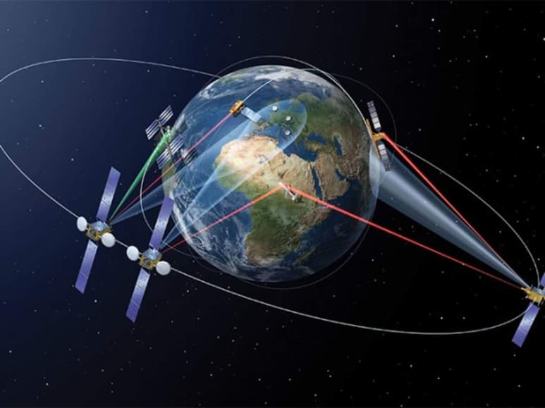 Es la primera piedra de un programa en el que se han invertido 500 millones de euros y que proporcionará conexiones de datos interespaciales a una velocidad de 1.8 gigabytes de datos por segundo. (INTERNET)