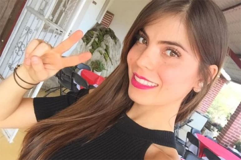 Esmeralda confirmó que su padre, don Antero Ugalde, está molestó por su operación y porque posó sensual para la revista H. (TWITTER)