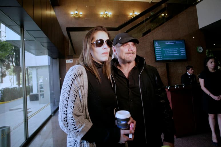 Sólo dos de sus cuatro hijos, Carlos y Norma pudieron despedirse de él, ya que Lolita se encuentra en Venezuela y Víctor en Miami, desde donde viene a despedirse de su padre que será cremado hoy jueves a mediodía. Norma, su actual esposa, también llegó al lugar. (EL UNIVERSAL)