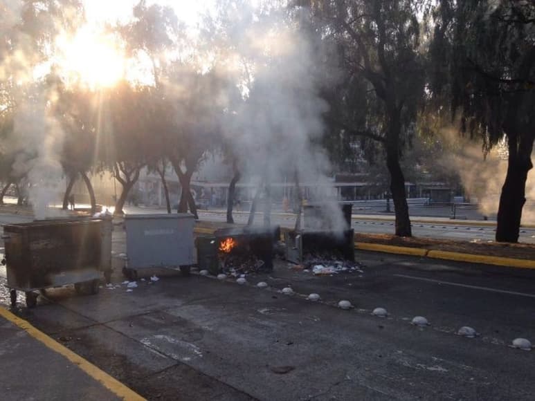 Detalló que un grupo de personas encapuchadas llevó a cabo una serie de actos vandálicos en contra de la institución y su comunidad. (TWITTER)