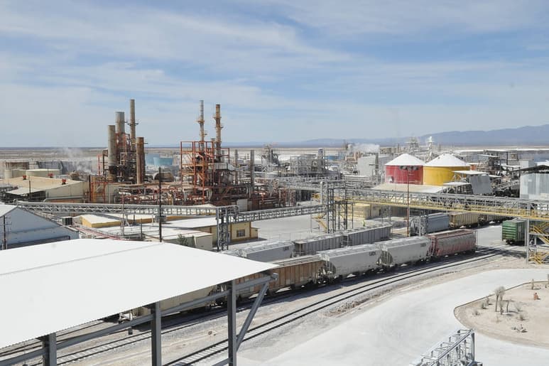 Sectores. La empresa Magnelec, antes Químicas del Rey, provee de insumos a la industria de detergentes en polvo. (RAMÓN SOTOMAYOR)