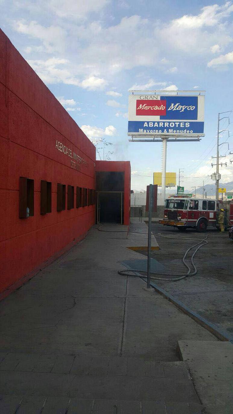 Siniestro. Al lugar arribó personal del Cuerpo de Bomberos quienes sofocaron el incendio. (EL SIGLO DE TORREÓN)