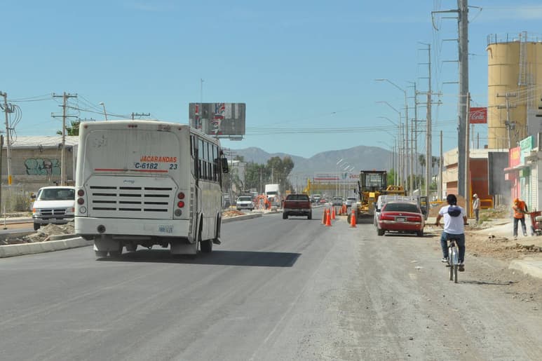 Riesgo. Hasta 600 son los ciclistas que circulan a diario por la antigua vía a San Pedro. (GUADALUPE MIRANDA)