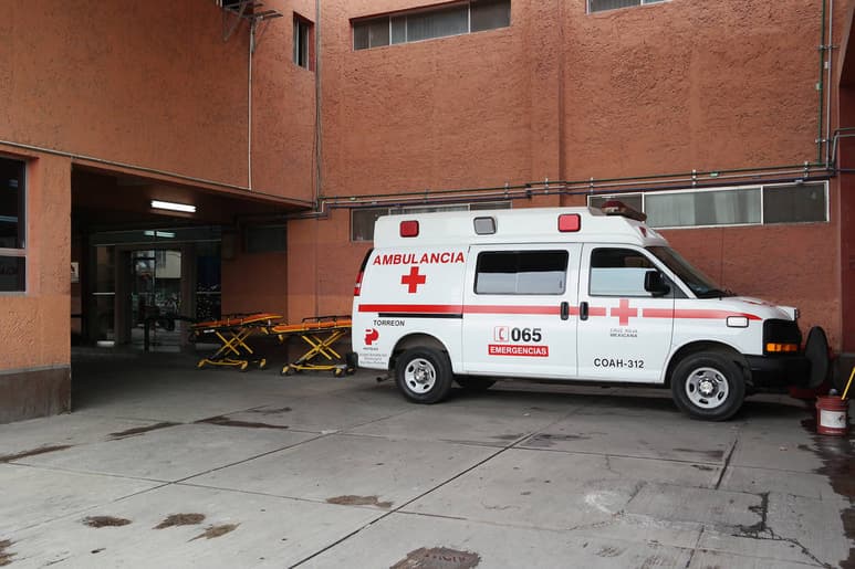 Lesionado. Empleado de tienda de autoservicio termina apuñalado en la Cruz Roja, por cliente celoso. (EL SIGLO DE TORREÓN)
