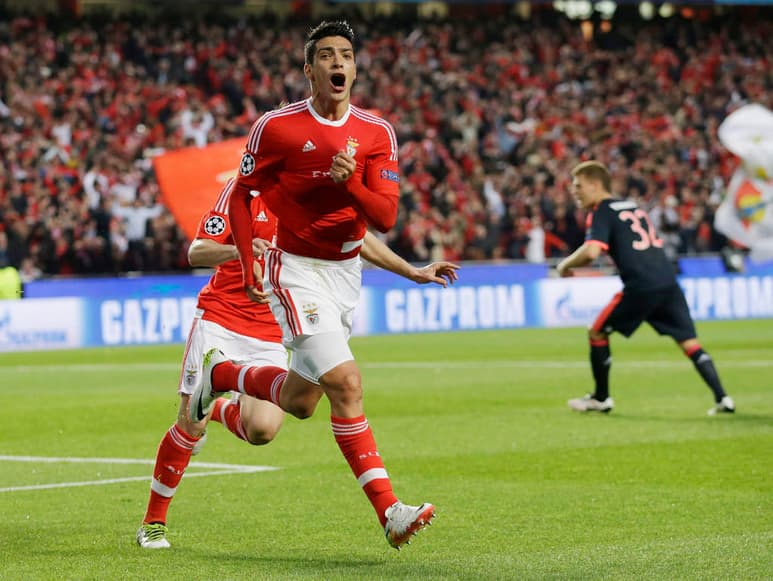 El mexicano Raúl Jiménez abrió el marcador al minuto 27 del cotejo. (AP)