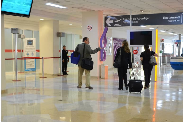 Conectividad. Se verá afectada tras la cancelación del vuelo a Houston, advierten. (ARCHIVO)