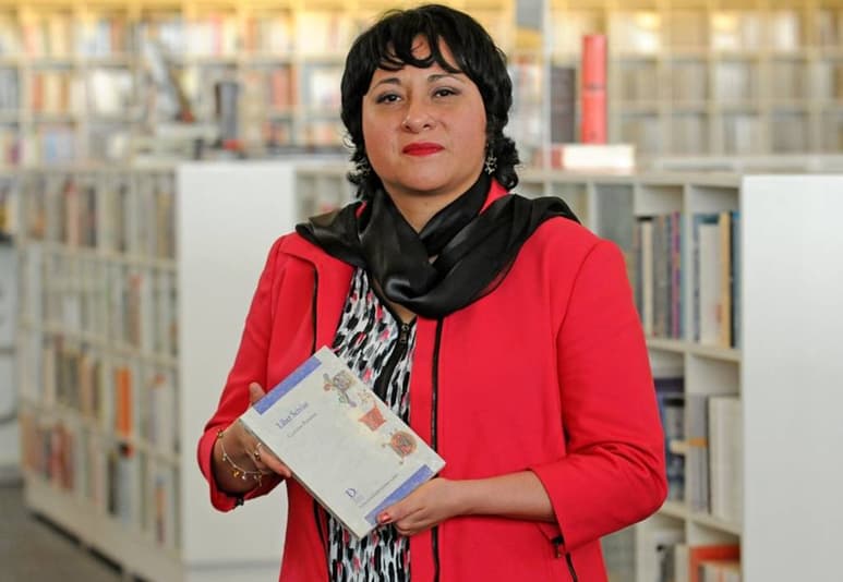 El libro. Contiene compendio de referencias de los términos especializados y de las frases en lenguas antiguas.