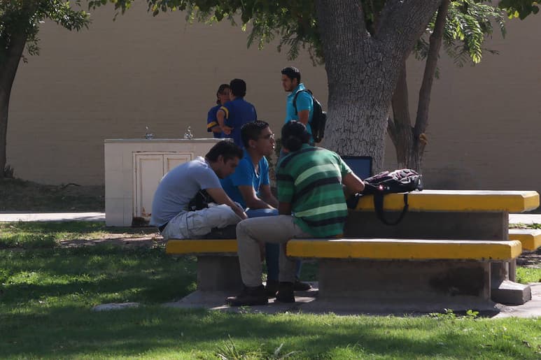 Oportunidad. Las personas que hayan terminado su licenciatura, pueden participar en las becas al extranjero que se anuncian. (ARCHIVO)