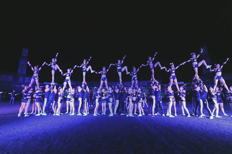 La academia lagunera de porristas Golden Stars Academy llevó a cabo vistosas rutinas que cautivaron a los asistentes a la ceremonia de inauguración.