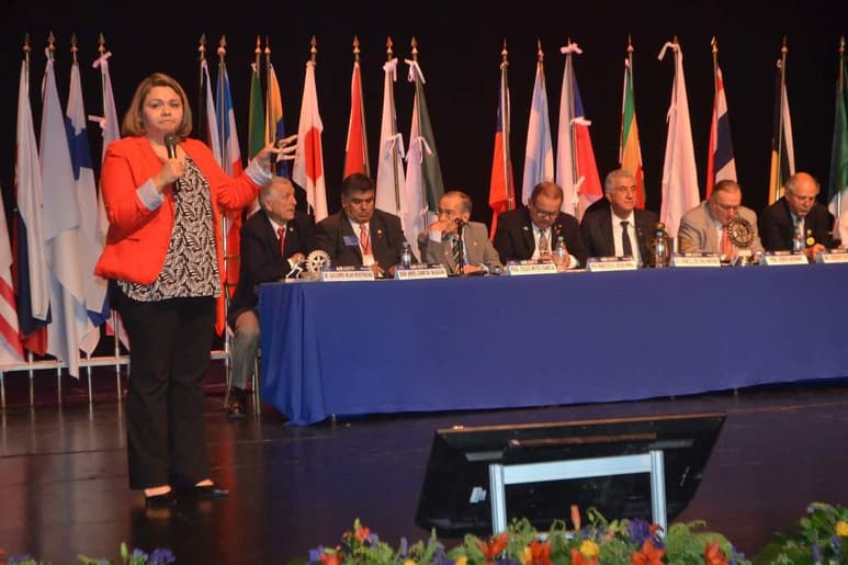 Dorothy Ruíz Martínez impartió una conferencia en el Teatro Nazas de Torreón. (EL SIGLO DE TORREÓN)