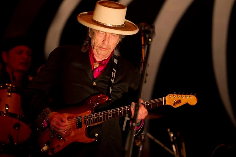 Bob Dylan, uno de los referentes más importantes de la música popular, celebra este martes 75 años de vida. (ESPECIAL)