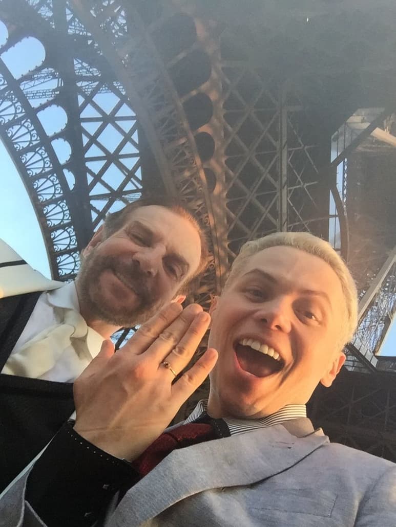 La propuesta de matrimonio fue en un restaurante de la Torre Eiffel. (TWITTER)