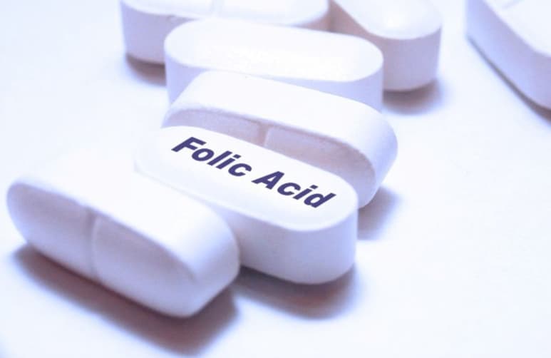 La investigación encontró que un nivel de folato bajo estaba relacionado con mayor riesgo de obesidad infantil, y en concreto que las madres obesas en el estudio solían tener niveles más bajos de folato que las madres de peso normal. (ARCHIVO)