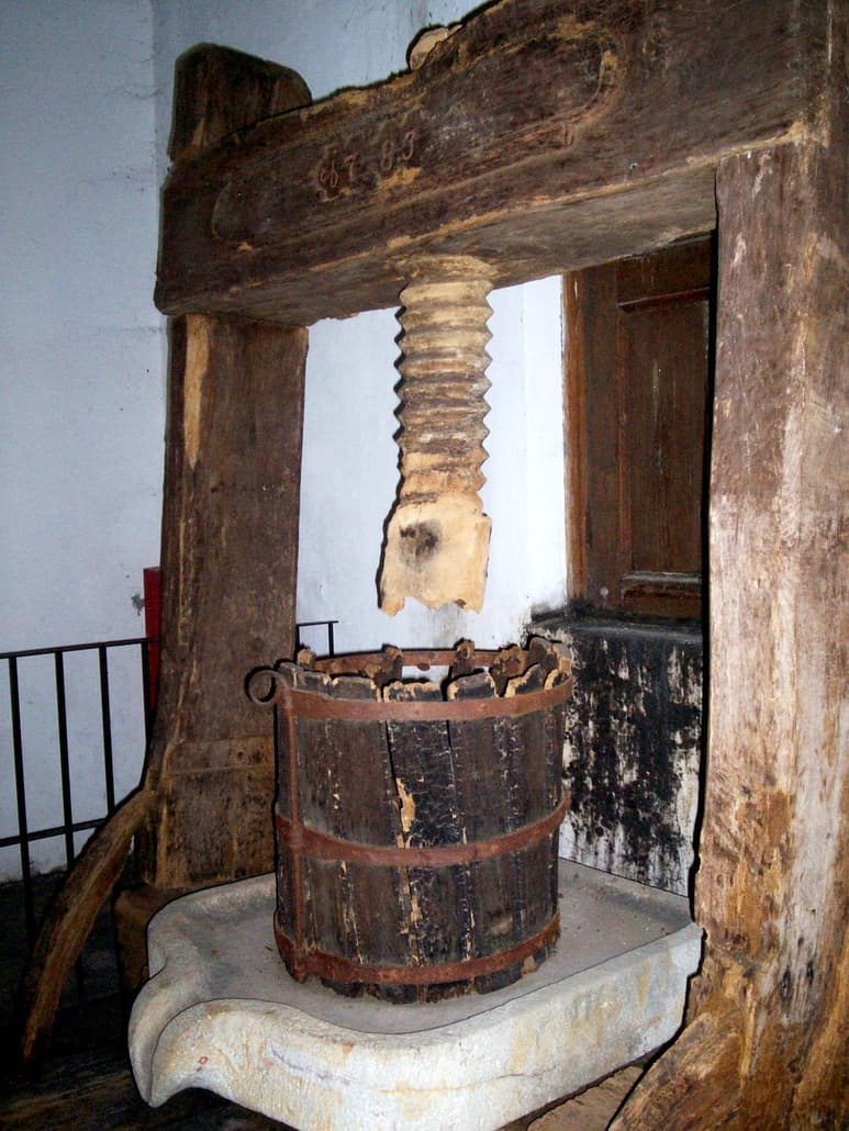 Prensa de uvas de 1783 (año grabado).