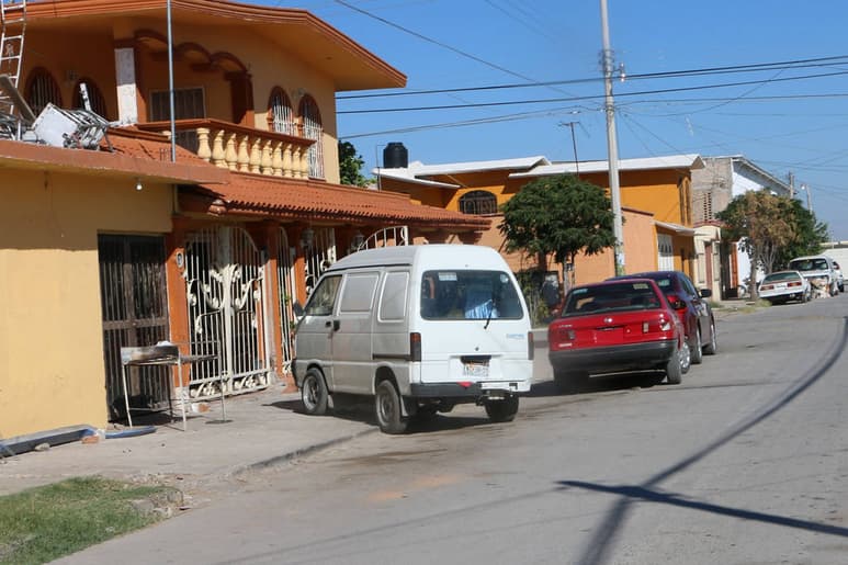 Ordenamiento. Las personas que no estacionen adecuadamente sus vehículos serán sancionados. (MARY VÁZQUEZ)