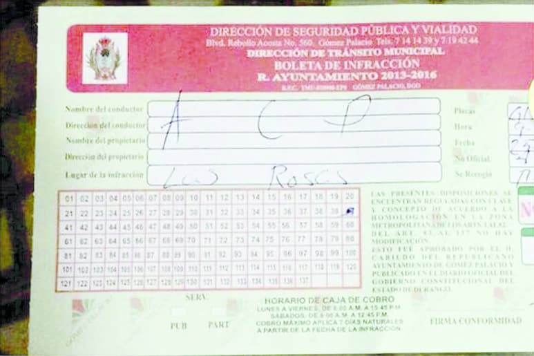 Acción. Operativo inició el lunes de la semana pasada y hasta ayer se habían emitido 113 multas por obstruir paso peatonal. (MA. ELENA HOLGUÍN)