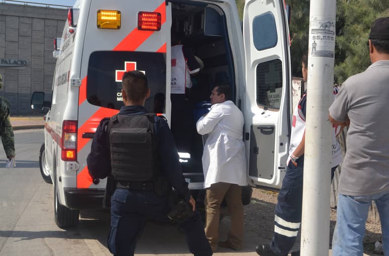 Arrollado. El conductor del triciclo fue auxiliado en el lugar por la Cruz Roja de Gómez Palacio.