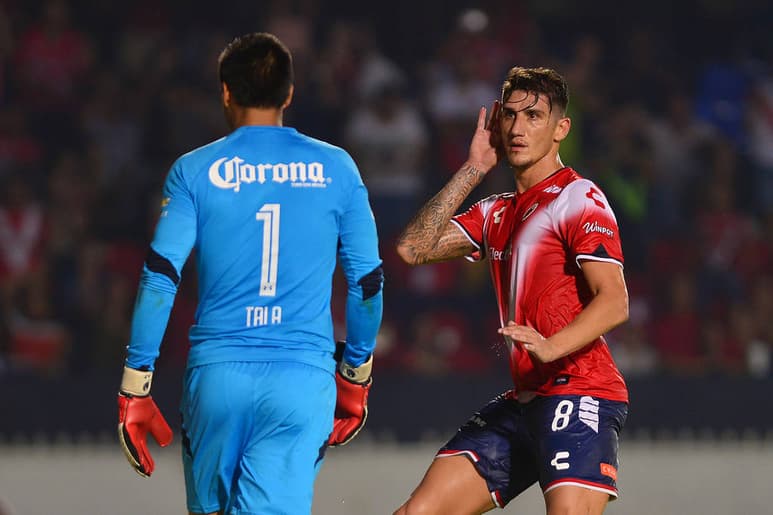 Gabriel Peñalba (d) anotó de penal el gol del empate. (Jam Media)