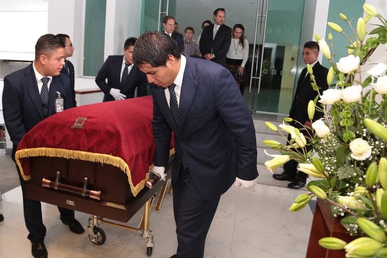 Adiós.Ayer en la Ciudad de México se realizó el sepelio del escritor mexicano Ignacio Padilla.