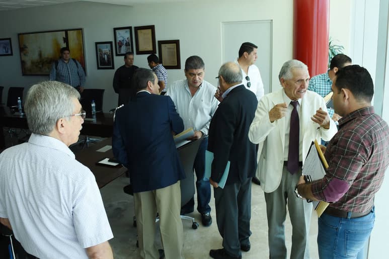 Coordinación. Miembros del Patronato de la Feria de Torreón se reúnen con el alcalde y funcionarios municipales. (FERNANDO COMPEÁN)