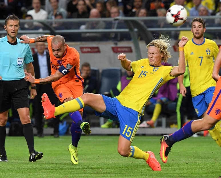 Suecia se fue al frente en el marcador, pero un gol de Wesley Sneijder le dio el empate a los holandeses. Holanda y Suecia firman empate a uno