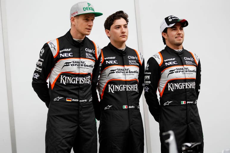Alfonso Celis (centro), piloto de prueba de Force India.