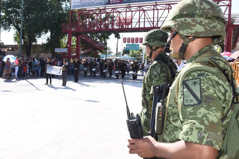 Desfile. El 72 Batallón de Infantería del Ejército Mexicano encabezó el recorrido. (EL SIGLO DE TORREÓN)