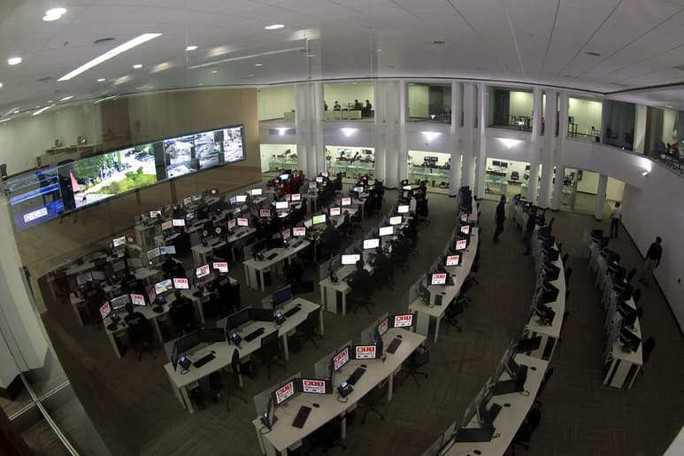 La plataforma 911, que es iniciativa del Consejo Nacional de Seguridad Pública, concentra todos los servicios de emergencia y los telefonistas están capacitados para canalizar los servicios a las áreas correspondientes. (EL SIGLO DE TORREÓN)