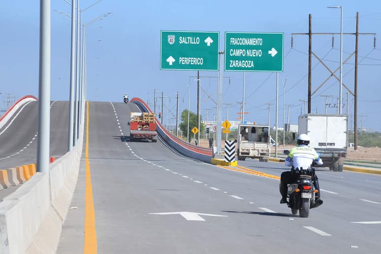Esta mañana se inauguró el puente Mieleras-Paseo del Tecnológico, que representa una inversión de 85 millones de pesos. (FERNANDO COMPEÁN)