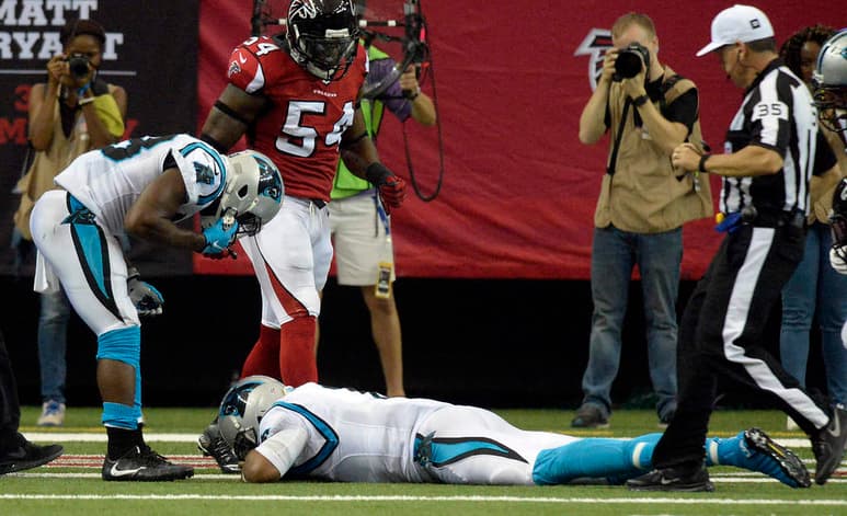 Cam Newton sufrió una conmoción en el duelo ante Atlanta. (AP)