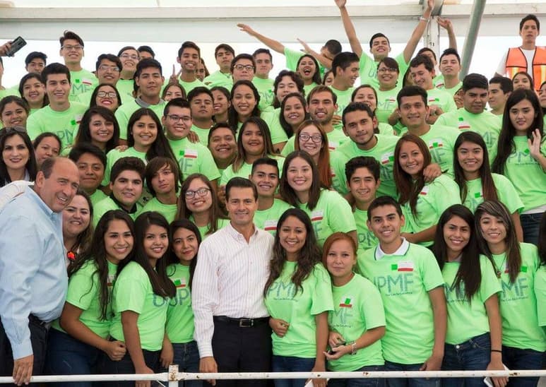 ¿En aprietos?. Enrique Peña Nieto respondió en español dos preguntas hechas en inglés por estudiantes.