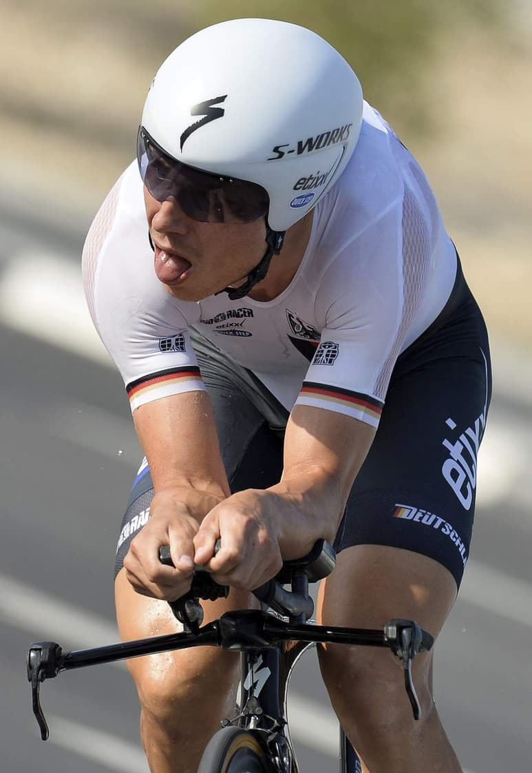La segunda plaza de hoy correspondió al bielorruso Vasil Kiryienka, quien se quedó a 45.05 segundos del campeón y en el tercer puesto fue para el español Nicolas Jonathan Castroviejo, que se posicionó a 1:10.91 minutos de diferencia.