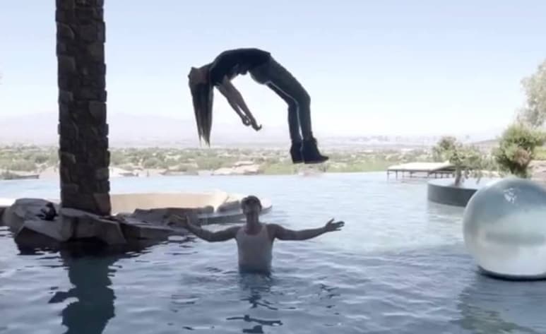 Hacen acto de magia sobre el agua.