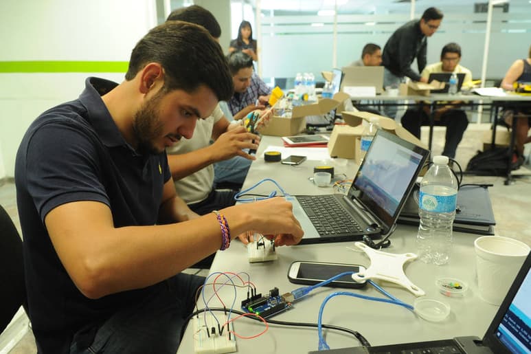 Plan. El desarrollo de energías limpias y la innovación tecnológica son temas que se deben explotar.