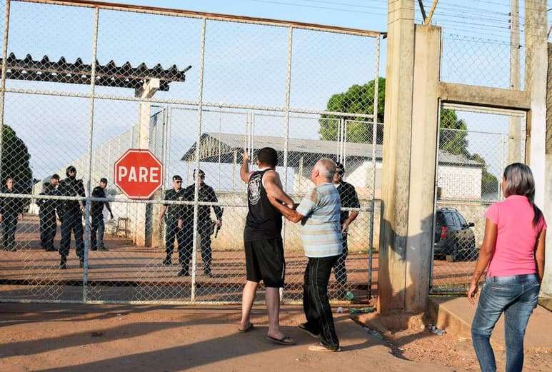 La rebelión se produjo en la tarde del domingo durante el horario de visitas y cerca de 100 familiares de presos fueron retenidos dentro de la cárcel por varias horas y liberados por la Policía. (EFE)