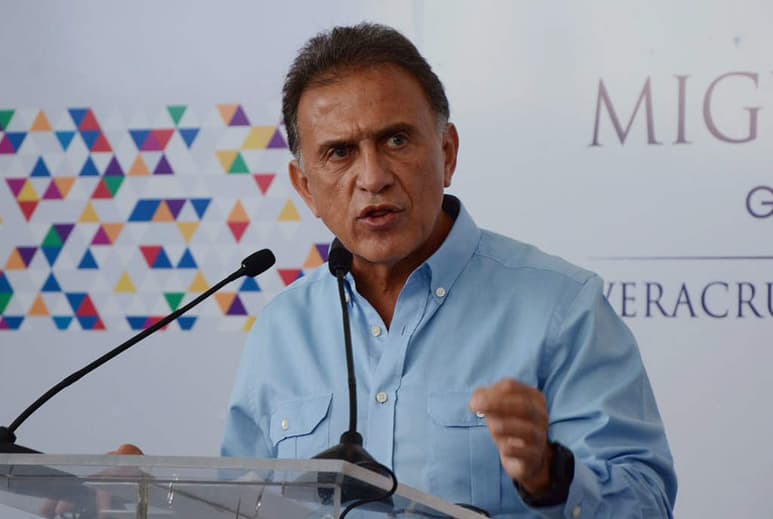 Sin aportar pruebas de sus dichos, Yunes Linares afirmó que un helicóptero habría sido facilitado por el gobernador interino Flavino Ríos Alvarado para viajar a la ciudad de Puebla. (ARCHIVO)