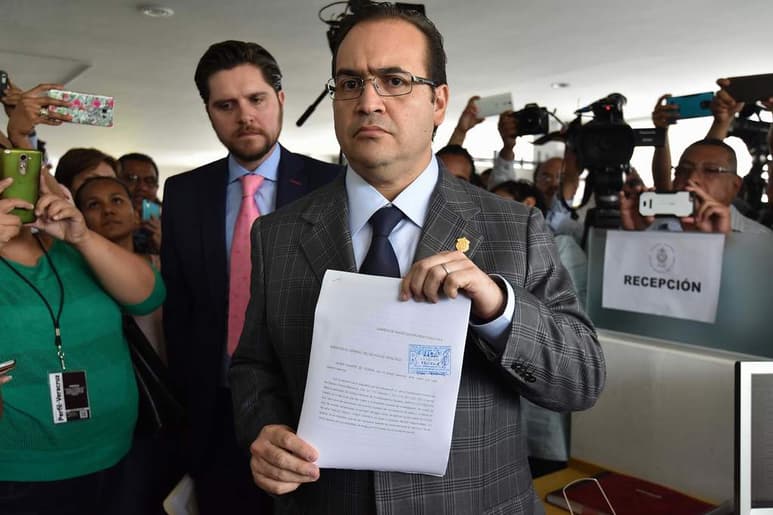 La PGR solicitó una orden de aprehensión contra el gobernador con licencia. (ARCHIVO)