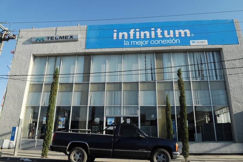 Telmex es la empresa con el mayor mercado de telefonía pública en el país pues se le impuso como obligación cuando le fue otorgado su título de concesión. (ARCHIVO)