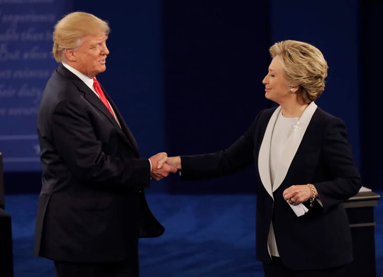 Una encuesta conjunta NBC News/SurveyMonkey, dada a conocer este martes, colocó a Clinton con un respaldo de 46 por ciento entre los electores que planean votar el 8 de noviembre próximo, contra 40 por ciento para Trump. (ARCHIVO)