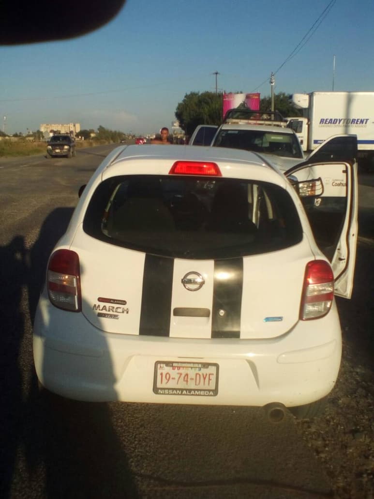 Lo recuperan. Policías recuperaron el carro y detuvieron a sus tripulantes.