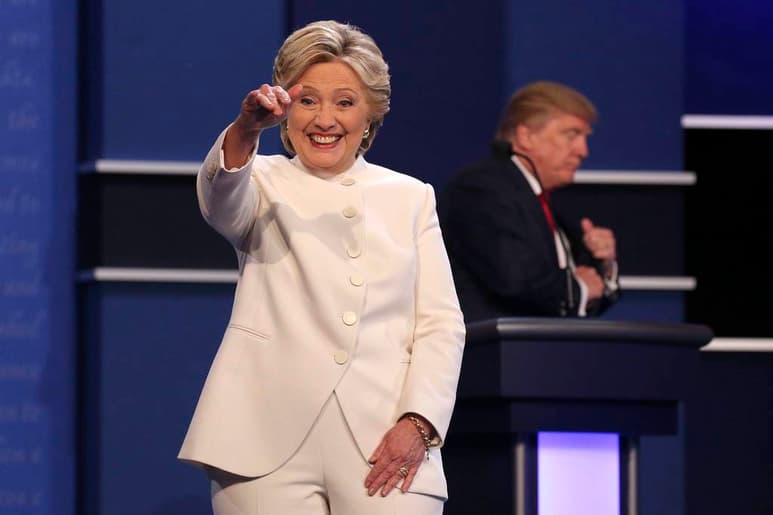 Dominante. Analistas señalaron que Hillary tuvo un mejor desempeño en el último debate, aunque Trump dejó todo en suspenso.