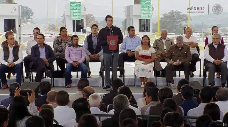 Peña Nieto puso énfasis en que los recursos públicos vienen del pueblo, que es a partir de los impuestos que pagan como se genera una gran bolsa de recursos para ser administrados por las autoridades. (ESPECIAL)