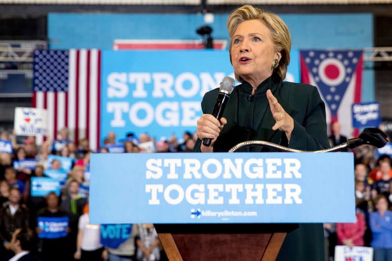 La campaña de Hillary Clinton dio a conocer la carta inédita en momentos en que el candidato presidencial republicano Donald Trump insiste en cuestionar la integridad del proceso electoral de Estados Unidos. (AP)
